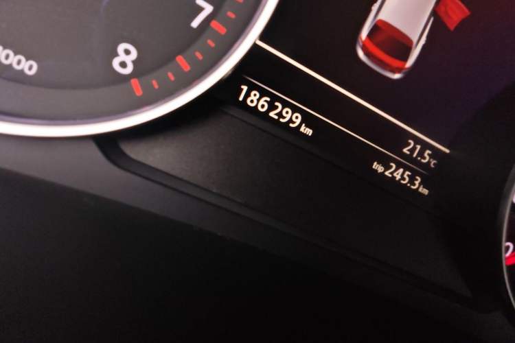 Used Volkswagen Touareg 2016 3.0 TSI R-Line Odometer Close Up
