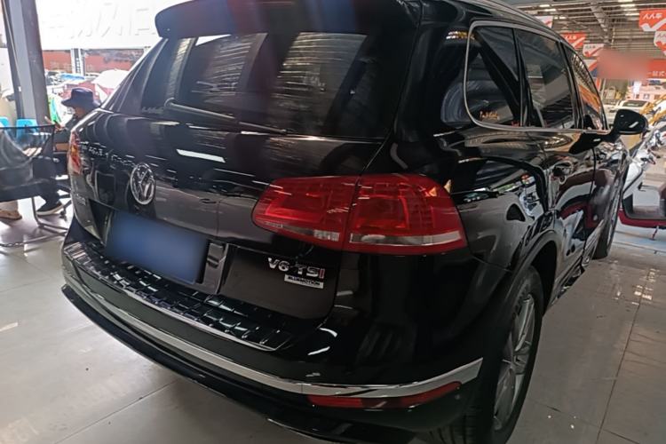 Used Volkswagen Touareg 2016 3.0 TSI High-End Version Rear Right 45 Deg