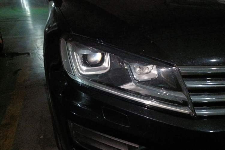 Used Volkswagen Touareg 2016 3.0 TSI Standard Version Right Front Headlight