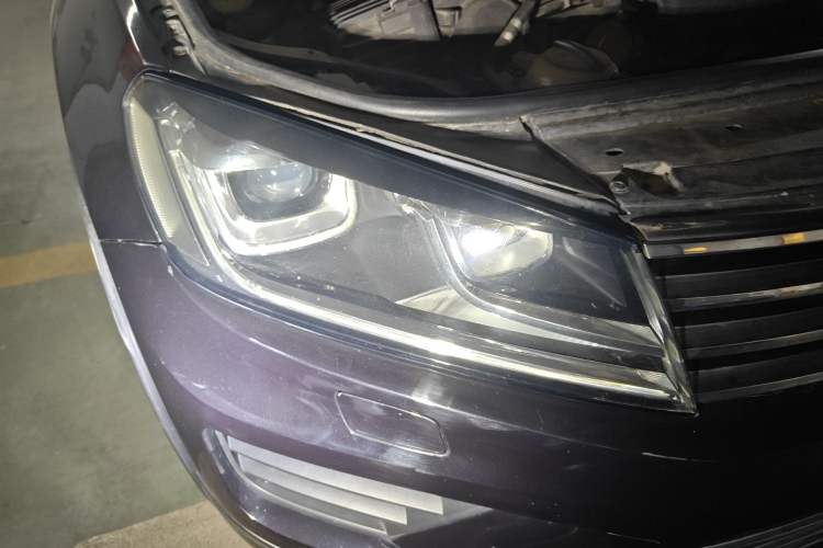 Used Volkswagen Touareg 2016 3.0 TSI Standard Version Right Front Headlight