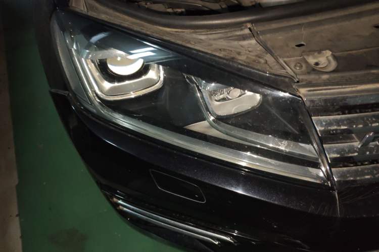 Used Volkswagen Touareg 2016 3.0 TSI High-End Version Right Front Headlight