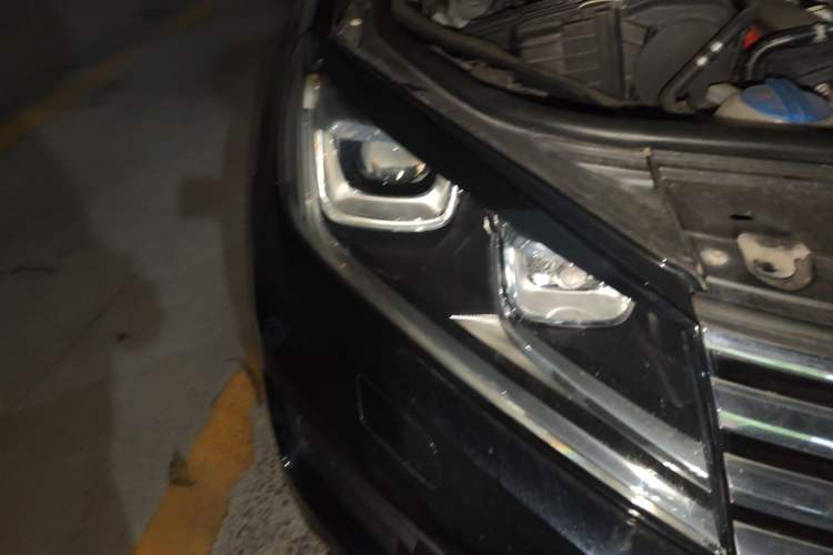 Used Volkswagen Touareg 2016 3.0 TSI Standard Version Right Front Headlight