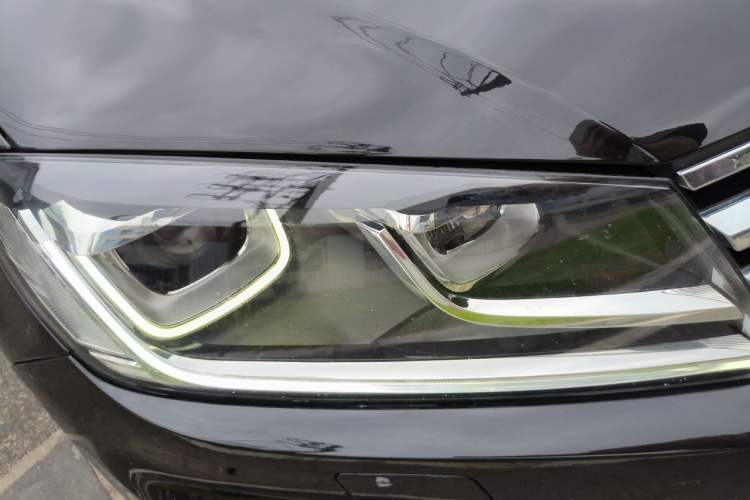 Used Volkswagen Touareg 2016 3.0 TSI Ignis Edition Right Front Headlight