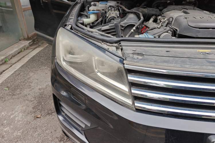 Used Volkswagen Touareg 2016 3.0 TSI Standard Version Right Front Headlight