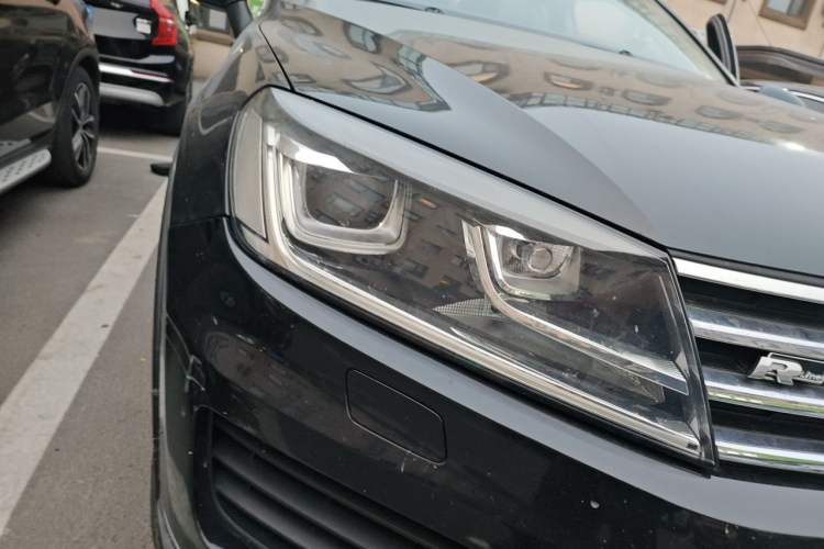 Used Volkswagen Touareg 2016 3.0 TSI Standard Version Right Front Headlight