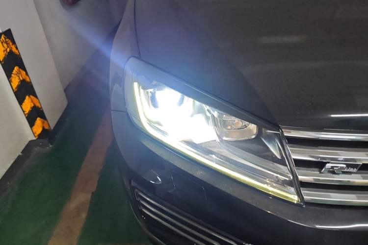 Used Volkswagen Touareg 2016 3.0 TSI High-End Version Right Front Headlight