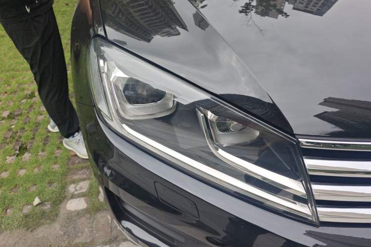 Used Volkswagen Touareg 2016 3.0 TSI Ignis Edition Right Front Headlight