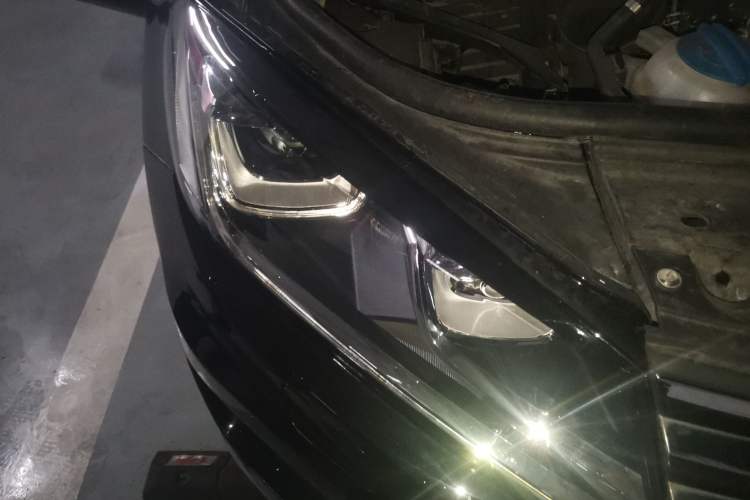 Used Volkswagen Touareg 2016 3.0 TSI Standard Version Right Front Headlight