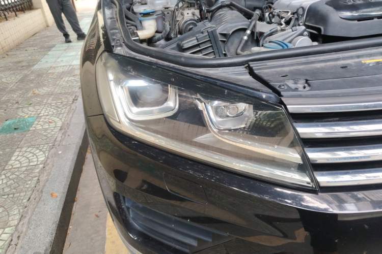 Used Volkswagen Touareg 2016 3.0 TSI Standard Version Right Front Headlight