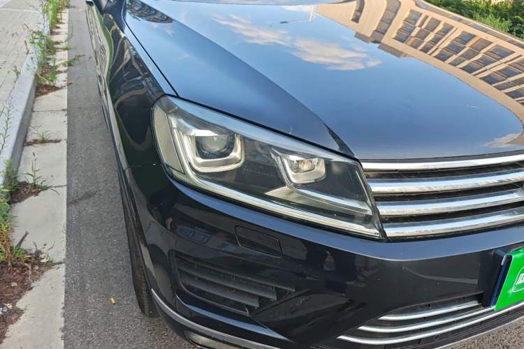 Used Volkswagen Touareg 2016 3.0 TSI Standard Version Right Front Headlight