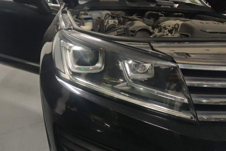 Used Volkswagen Touareg 2016 3.0 TSI Standard Version Right Front Headlight