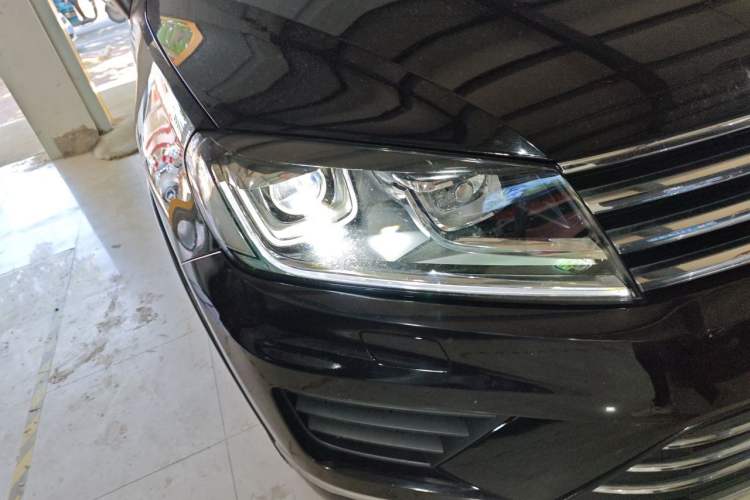 Used Volkswagen Touareg 2016 3.0 TSI Standard Version Right Front Headlight