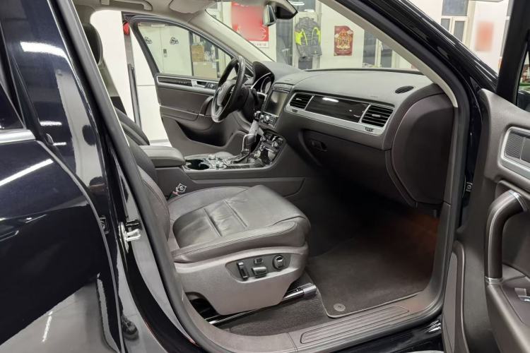 Used Volkswagen Touareg 2016 3.0 TSI High-End Version Right Front Seat