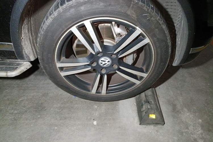 Used Volkswagen Touareg 2016 3.0 TSI Standard Version Right Front Wheel Hub