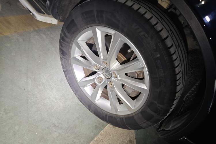 Used Volkswagen Touareg 2016 3.0 TSI Standard Version Right Front Wheel Hub