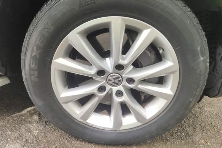 Used Volkswagen Touareg 2016 3.0 TSI Standard Version Right Front Wheel Hub
