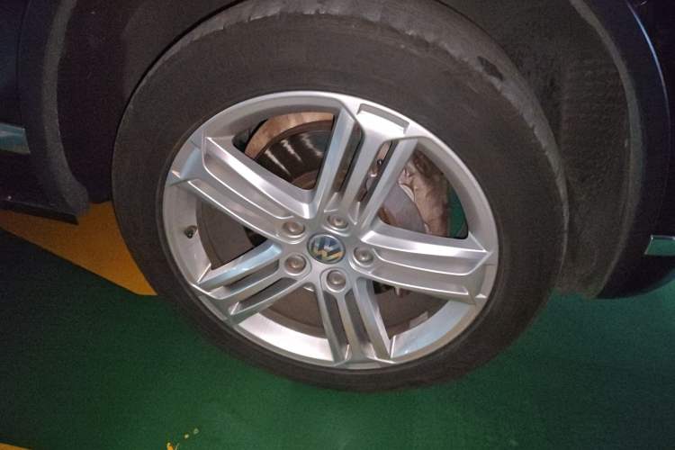 Used Volkswagen Touareg 2016 3.0 TSI R-Line Right Front Wheel Hub