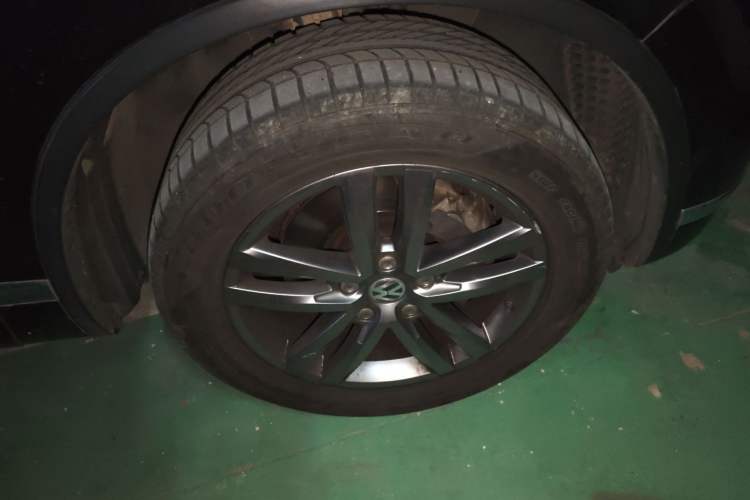 Used Volkswagen Touareg 2016 3.0 TSI High-End Version Right Front Wheel Hub