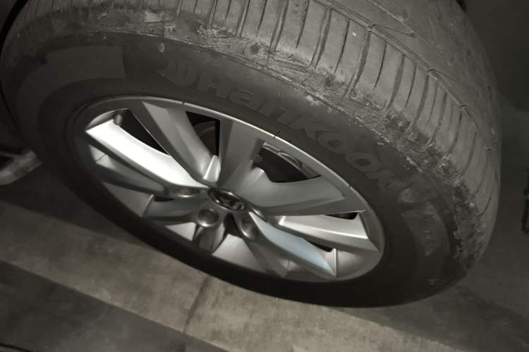 Used Volkswagen Touareg 2016 3.0 TSI Ignis Edition Right Front Wheel Hub