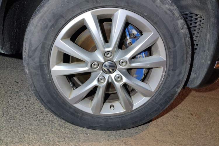 Used Volkswagen Touareg 2016 3.0 TSI Ignis Edition Right Front Wheel Hub