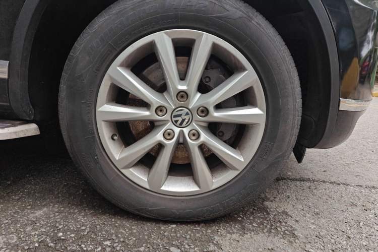 Used Volkswagen Touareg 2016 3.0 TSI Standard Version Right Front Wheel Hub