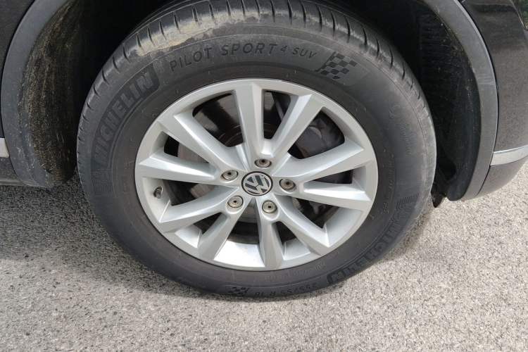 Used Volkswagen Touareg 2016 3.0 TSI Ignis Edition Right Front Wheel Hub