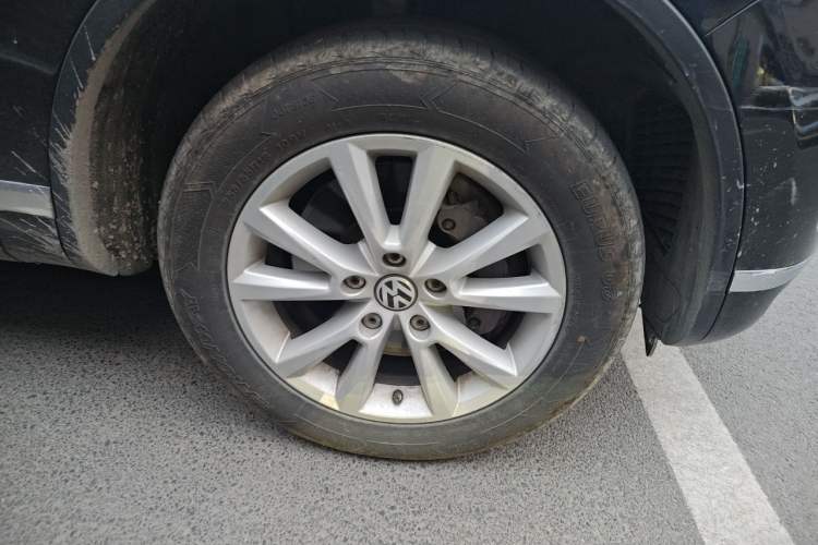 Used Volkswagen Touareg 2016 3.0 TSI Standard Version Right Front Wheel Hub