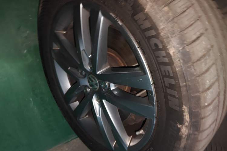 Used Volkswagen Touareg 2016 3.0 TSI High-End Version Right Front Wheel Hub