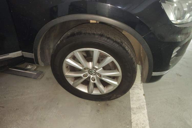 Used Volkswagen Touareg 2016 3.0 TSI Standard Version Right Front Wheel Hub