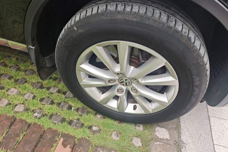 Used Volkswagen Touareg 2016 3.0 TSI Ignis Edition Right Front Wheel Hub