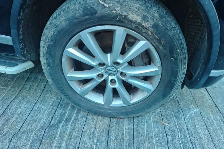 Used Volkswagen Touareg 2016 3.0 TSI Ignis Edition Right Front Wheel Hub