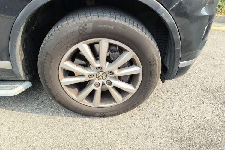 Used Volkswagen Touareg 2016 3.0 TSI Ignis Edition Right Front Wheel Hub