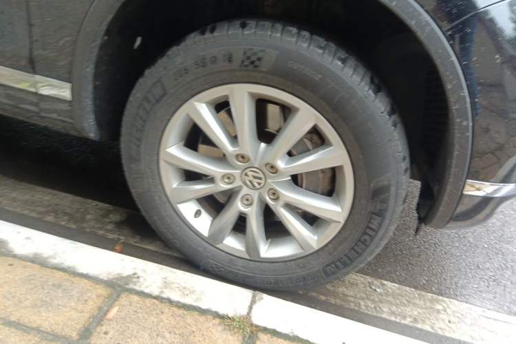 Used Volkswagen Touareg 2016 3.0 TSI Standard Version Right Front Wheel Hub