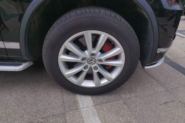 Used Volkswagen Touareg 2016 3.0 TSI Ignis Edition Right Front Wheel Hub
