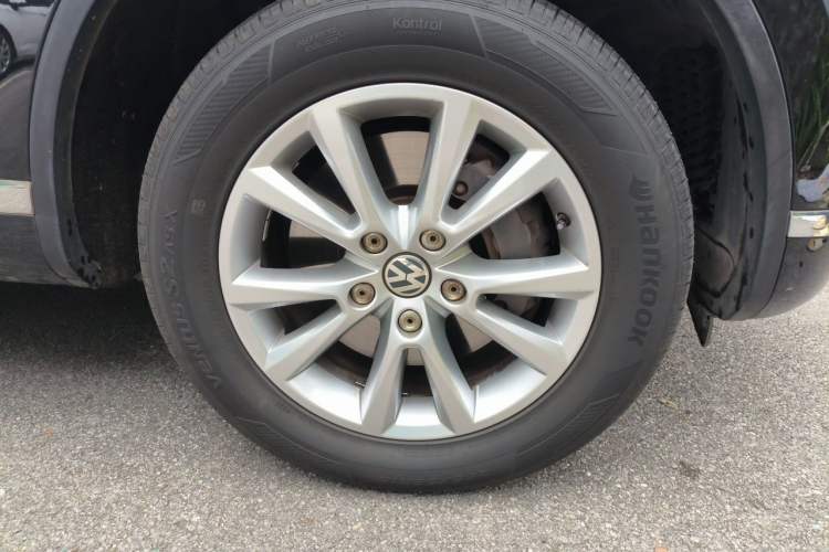 Used Volkswagen Touareg 2016 3.0 TSI Ignis Edition Right Front Wheel Hub