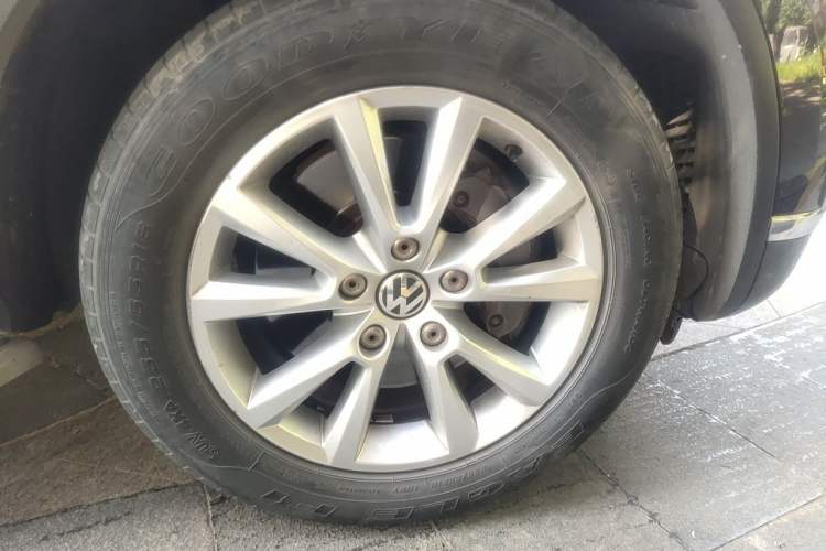 Used Volkswagen Touareg 2016 3.0 TSI Ignis Edition Right Front Wheel Hub