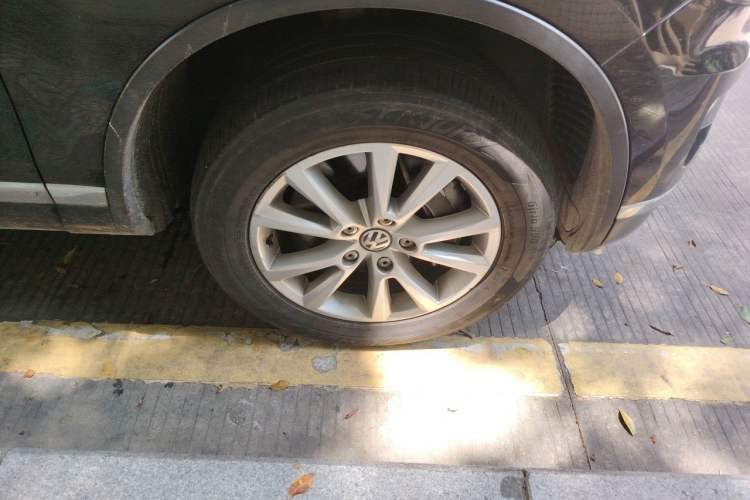 Used Volkswagen Touareg 2016 3.0 TSI Standard Version Right Front Wheel Hub