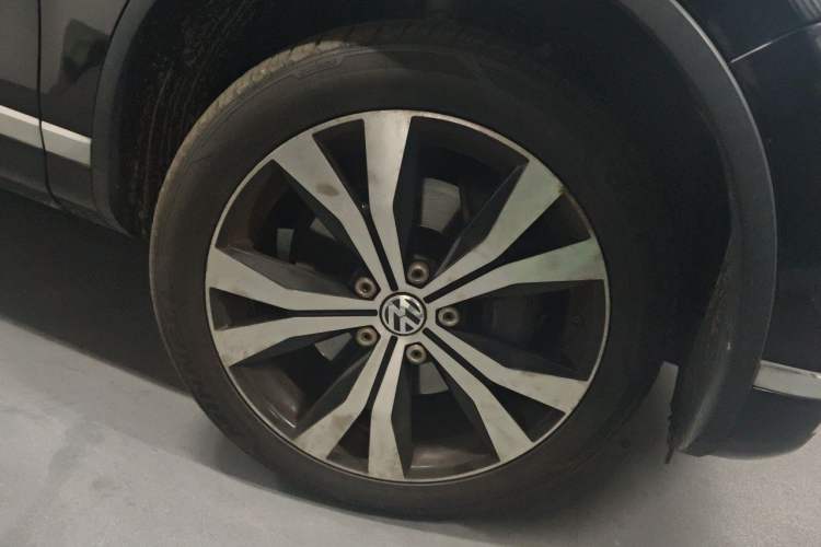 Used Volkswagen Touareg 2016 3.0 TSI Standard Version Right Front Wheel Hub