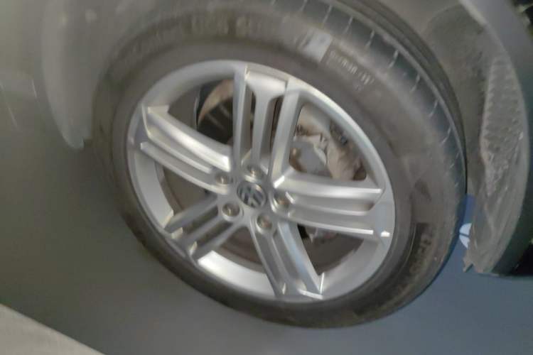 Used Volkswagen Touareg 2016 3.0 TSI R-Line Right Front Wheel Hub