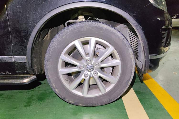 Used Volkswagen Touareg 2016 3.0 TSI Standard Version Right Front Wheel Hub