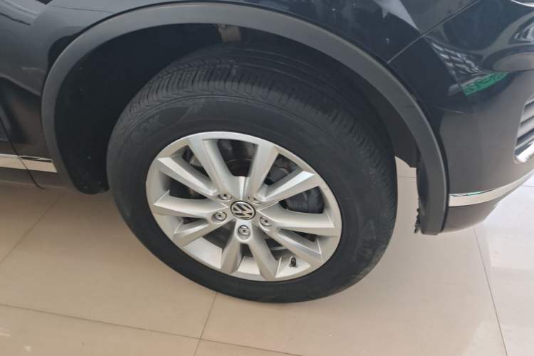 Used Volkswagen Touareg 2016 3.0 TSI Ignis Edition Right Front Wheel Hub