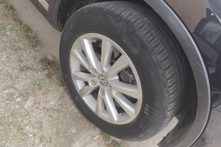 Used Volkswagen Touareg 2016 3.0 TSI Ignis Edition Right Front Wheel Hub