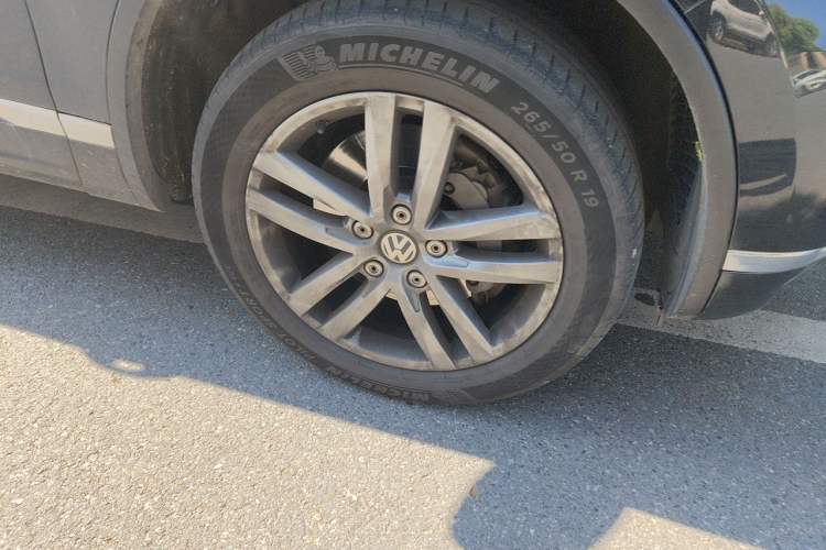 Used Volkswagen Touareg 2016 3.0 TSI Ignis Edition Right Front Wheel Hub