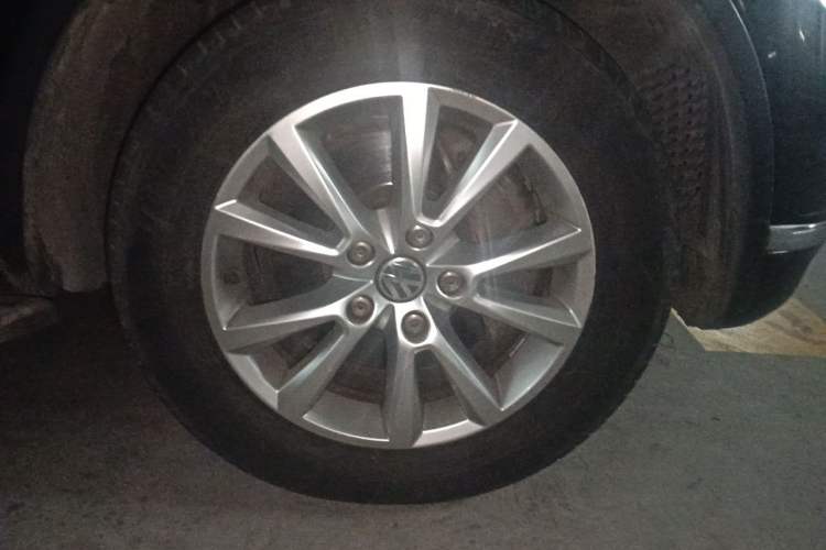 Used Volkswagen Touareg 2016 3.0 TSI Ignis Edition Right Front Wheel Hub