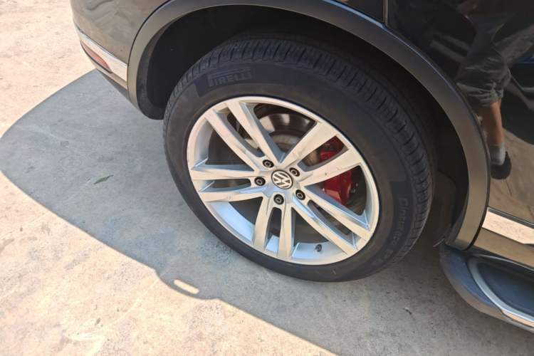 Used Volkswagen Touareg 2016 3.0 TSI Ignis Edition Right Rear Wheel Hub