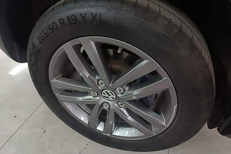 Used Volkswagen Touareg 2016 3.0 TSI High-End Version Right Rear Wheel Hub