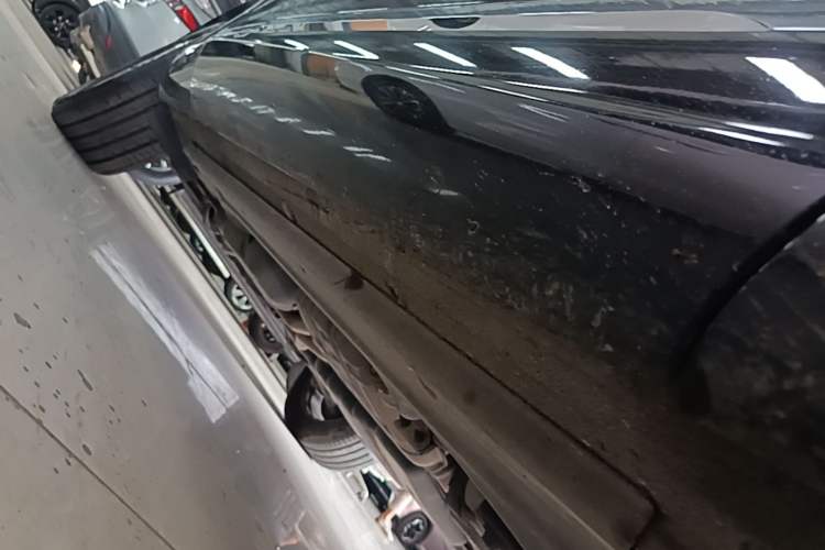 Used Volkswagen Touareg 2016 3.0 TSI High-End Version Right Side Sill