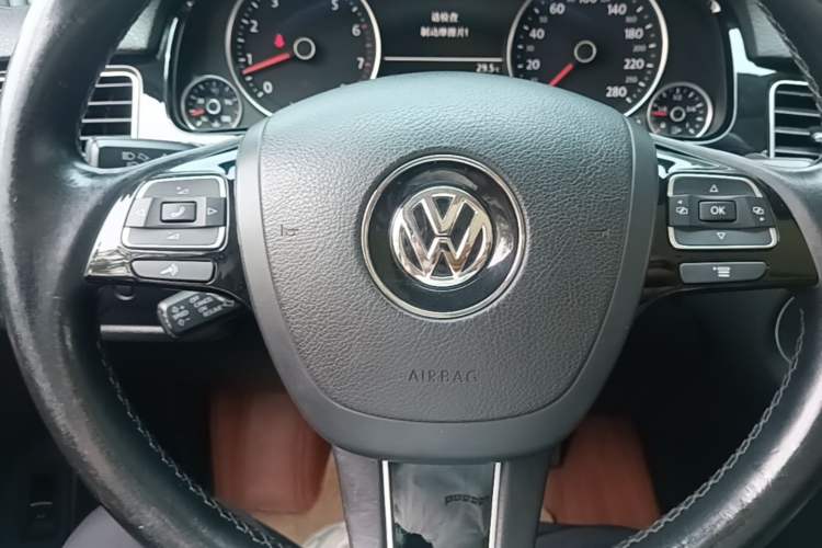 Used Volkswagen Touareg 2016 3.0 TSI Standard Version Steering Wheel