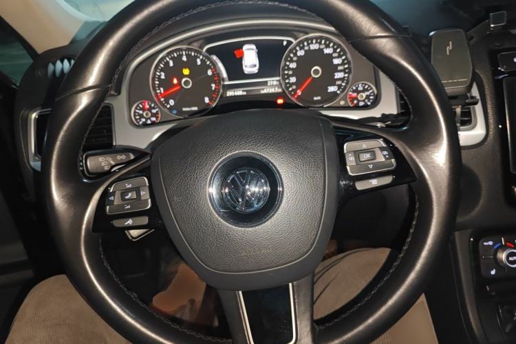 Used Volkswagen Touareg 2016 3.0 TSI High-End Version Steering Wheel