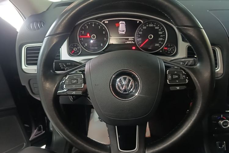 Used Volkswagen Touareg 2016 3.0 TSI High-End Version Steering Wheel